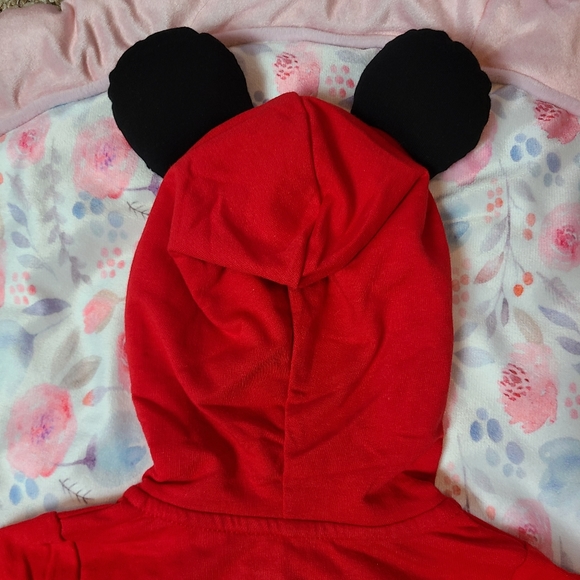 2T bundle ♥ mini mouse zipper hoodie w/ pockets & 2 pairs of fuzzy holiday socks - Picture 5 of 10